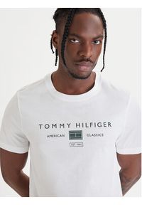 TOMMY HILFIGER - Tommy Hilfiger T-Shirt Brand Love MW0MW42365 Biały Regular Fit. Kolor: biały. Materiał: bawełna #5
