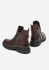 Born2be - Brązowe Asymetryczne Botki Zdobione Suwakiem i Wycięciami w Cholewce Balles. Okazja: na imprezę, na co dzień. Kolor: brązowy. Materiał: jeans. Szerokość cholewki: normalna. Wzór: aplikacja. Obcas: na obcasie. Styl: elegancki, casual, klasyczny. Wysokość obcasa: średni #3