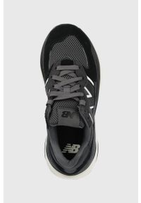 New Balance sneakersy W5740CHB kolor czarny. Nosek buta: okrągły. Zapięcie: sznurówki. Kolor: czarny. Materiał: guma