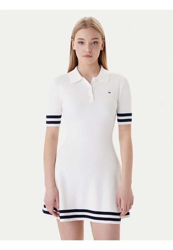Tommy Jeans Sukienka dzianinowa DW0DW22106 Écru Slim Fit. Materiał: bawełna