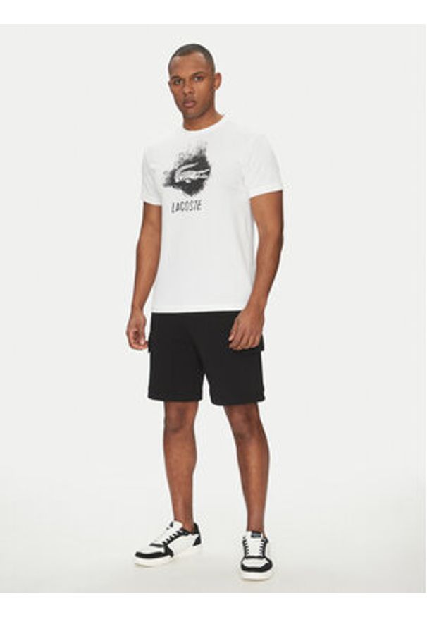 Lacoste T-Shirt TH8917 Biały Regular Fit. Kolor: biały. Materiał: syntetyk, bawełna