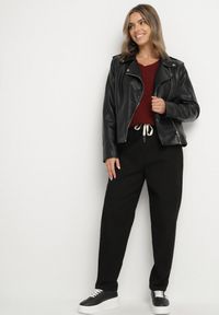 Born2be - Czarne Spodnie Bawełniane w Stylu Mom Fit ze Sznurkiem Adenelle. Okazja: na co dzień. Kolor: czarny. Materiał: bawełna. Styl: casual #3