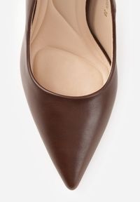 Born2be - Brązowe Klasyczne Szpilki VICES o Gładkim Wykończeniu Selimya. Okazja: na co dzień, na ślub cywilny, do pracy, na wesele. Kolor: brązowy. Materiał: jeans. Wzór: gładki. Obcas: na szpilce. Styl: klasyczny #6