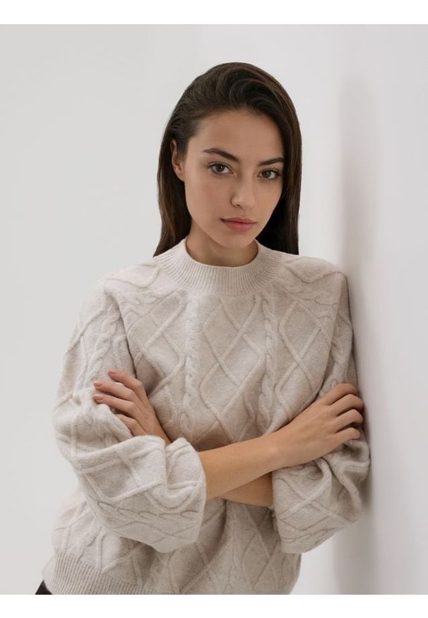 Reserved - Sweter z domieszką wełny - beżowy. Kolor: beżowy. Materiał: wełna