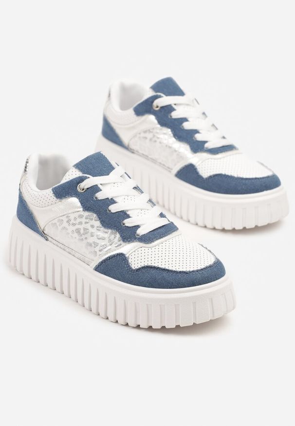Renee - Niebiesko-Białe Sneakersy na Platformie z Tłoczeniami Zdobione Panterkowym Printem Herraza. Kolor: niebieski. Materiał: jeans. Wzór: nadruk, aplikacja. Obcas: na platformie