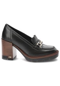 Czarne Półbuty CheBello Eleganckie Skórzane Buty Na Obcasie. Okazja: do pracy, na spotkanie biznesowe. Kolor: czarny. Materiał: skóra. Szerokość cholewki: normalna. Obcas: na obcasie. Styl: elegancki. Wysokość obcasa: średni #6