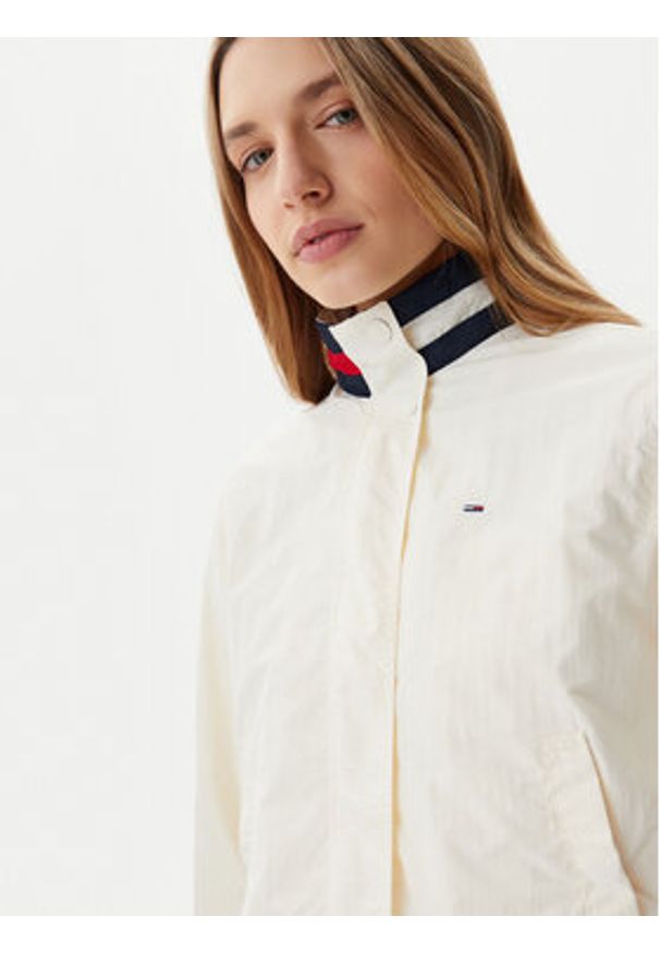 Tommy Jeans Kurtka przejściowa Essential DW0DW20439 Écru Regular Fit. Materiał: syntetyk