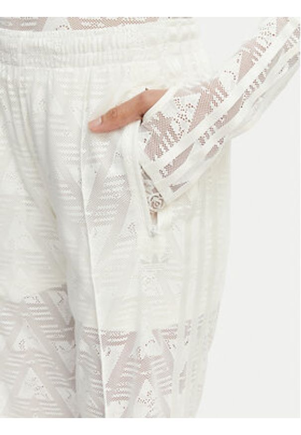 Adidas - adidas Spodnie dresowe Firebird Classic KE3455 Écru Regular Fit. Kolor: kremowy. Materiał: syntetyk