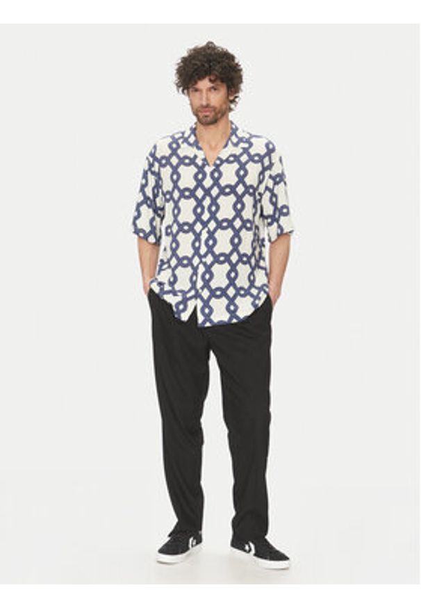 Selected Homme Koszula 16088360 Granatowy Relaxed Fit. Kolor: niebieski. Materiał: wiskoza