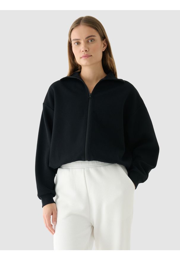 4f - 4F Bluza crop top rozpinana bez kaptura damska - czarna XL. Okazja: na co dzień. Typ kołnierza: bez kaptura. Kolor: czarny. Materiał: dzianina, dresówka, bawełna, materiał, syntetyk. Wzór: jednolity, ze splotem. Styl: sportowy, klasyczny, casual
