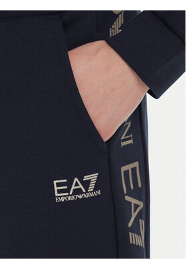 EA7 Emporio Armani Dres 7W000789 AF18880 MB235 Granatowy Regular Fit. Kolor: niebieski. Materiał: syntetyk