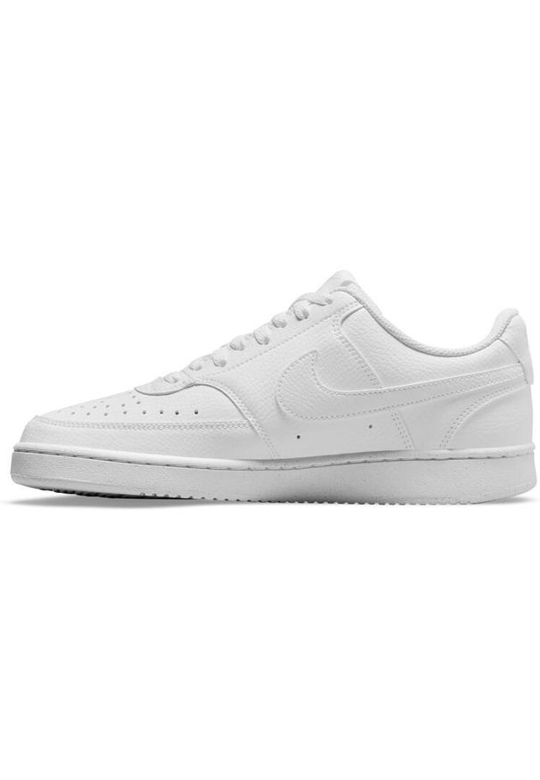 Nike - Buty na co dzień damskie NIKE COURT VISION eko skóra. Okazja: na co dzień. Kolor: biały. Materiał: skóra. Model: Nike Court. Sport: turystyka piesza