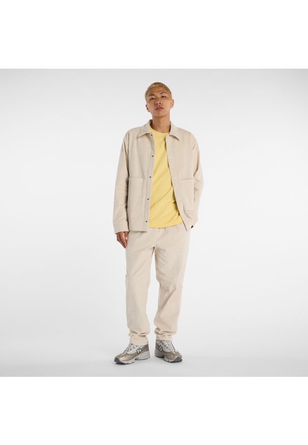 Spodnie męskie New Balance MP53521TWF – beżowe. Kolor: beżowy. Materiał: bawełna, sztruks