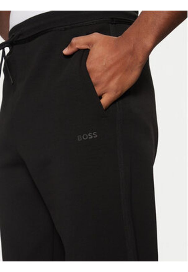 BOSS Spodnie dresowe Hadiko 50530030 Czarny Regular Fit. Kolor: czarny. Materiał: bawełna