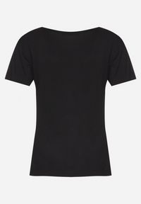 Born2be - Czarny Bawełniany T-shirt z Krótkim Rękawem Ozdobiony Nadrukiem z Cyrkoniami Abilena. Okazja: na co dzień. Kolor: czarny. Materiał: bawełna. Długość rękawa: krótki rękaw. Długość: krótkie. Wzór: nadruk, aplikacja. Styl: casual #3