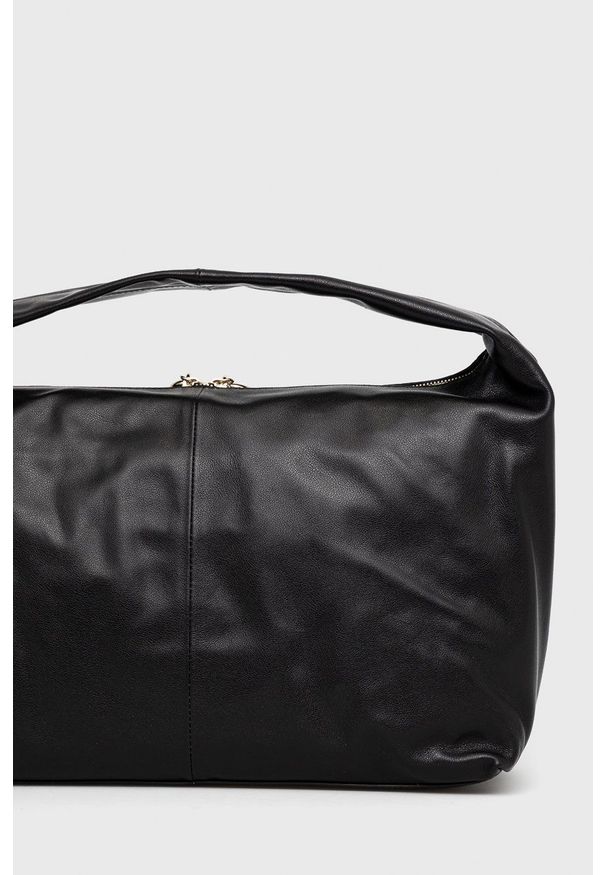Furla torebka skórzana kolor czarny. Kolor: czarny. Materiał: skórzane. Rodzaj torebki: na ramię