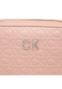 Calvin Klein Torebka Re-Lock Camera Bag Emb Mono K60K610199 Różowy. Kolor: różowy. Materiał: skórzane