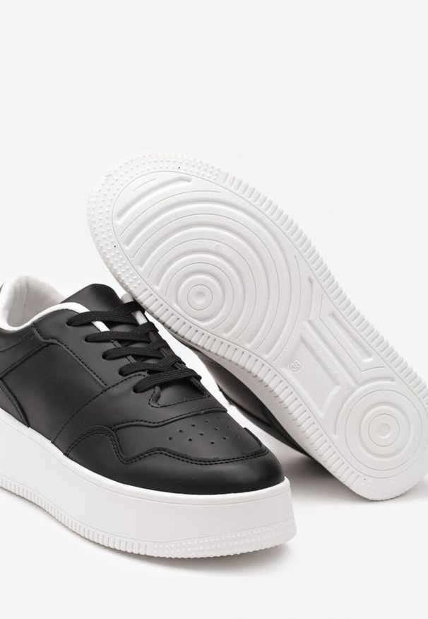 Renee - Czarne Sneakersy z Cholewką przed Kostkę na Platformie Liciana. Okazja: na co dzień. Wysokość cholewki: przed kostkę. Nosek buta: okrągły. Zapięcie: sznurówki. Kolor: czarny. Materiał: jeans, skóra. Szerokość cholewki: normalna. Obcas: na platformie