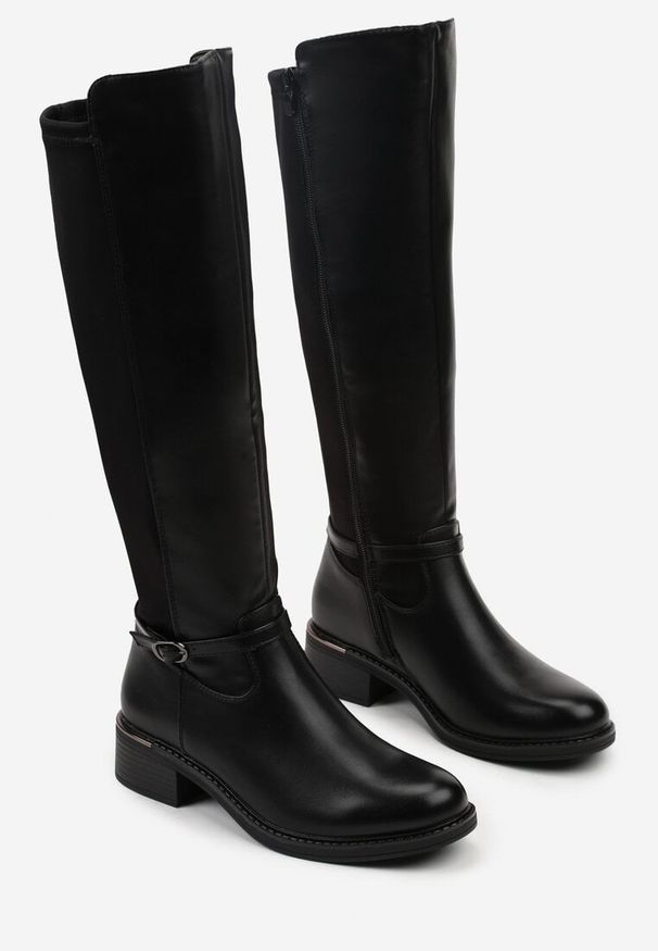 Renee - Czarne Kozaki Typu Oficerki z Klamrą na Pasku Esillea. Okazja: na co dzień. Zapięcie: klamry. Kolor: czarny. Materiał: jeans. Sezon: jesień. Styl: casual