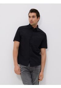 Reserved - Koszula regular z dodatkiem lnu - czarny. Kolor: czarny. Materiał: len #1