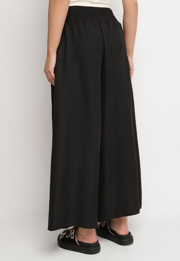 Born2be - Czarne Spodnie Szerokie z Szeroką Gumką w Talii Koririelle. Okazja: na co dzień. Kolor: czarny. Styl: casual, elegancki