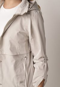 Born2be - Beżowa Kurtka w Stylu Parki z Odpinanym Kapturem i Sznurkami Enang. Okazja: na spacer. Kolor: beżowy. Materiał: prążkowany, jeans #2