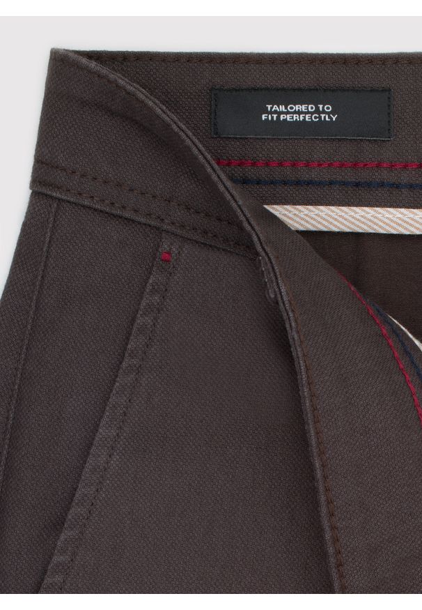 Pako Lorente - PAKO LORENTE - Brązowe spodnie chino z bawełną. Okazja: na co dzień. Kolor: brązowy. Materiał: bawełna. Styl: casual