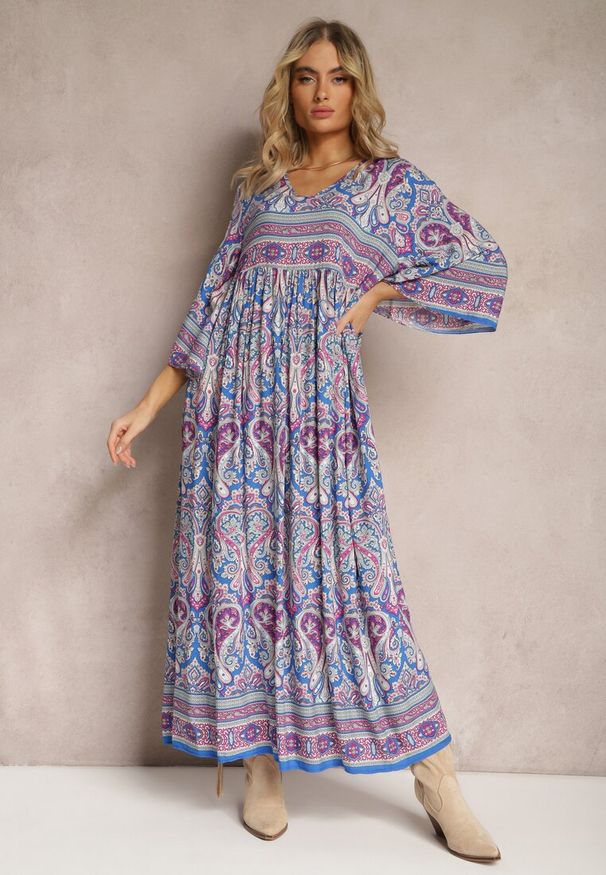 Renee - Niebiesko-Fioletowa Rozkloszowana Sukienka we Wzór Paisley z Rękawem 3/4 Briarwa. Okazja: na co dzień. Kolor: niebieski. Wzór: paisley. Styl: elegancki, casual