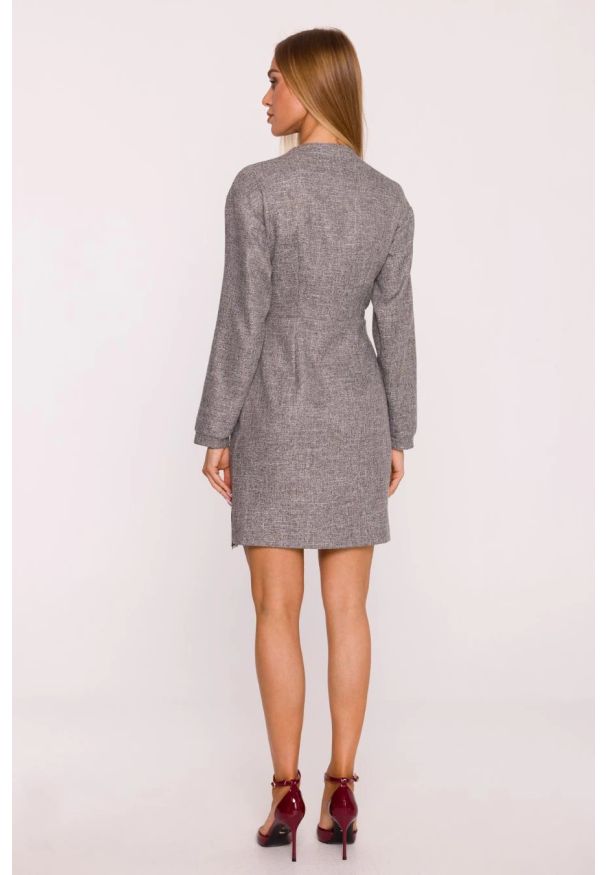 MOE - Elegancka sukienka tweedowa trapezowa kopertowa szara. Okazja: do pracy. Typ kołnierza: dekolt kopertowy. Kolor: szary, różowy, czarny. Materiał: koronka. Wzór: koronka. Typ sukienki: kopertowe, trapezowe. Styl: elegancki