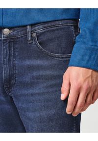 Wrangler - WRANGLER MĘSKIE SPODNIE JEANSOWE GREENSBORO OUTLAW INDIGO 112360405 W15Q008826