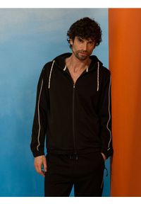 Sinsay - Rozpinana bluza z kapturem - czarny. Typ kołnierza: kaptur. Kolor: czarny #1