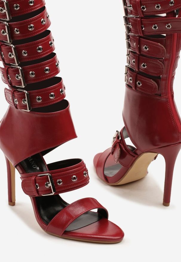 Born2be - Czerwone Sandały Botki na Szpilce z Ozdobnymi Paskami z Klamrami Idavella. Okazja: na co dzień. Zapięcie: klamry. Kolor: czerwony. Materiał: jeans. Wzór: paski. Obcas: na szpilce. Styl: casual, klasyczny, elegancki