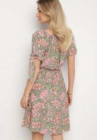 Born2be - Różowa Sukienka z Bawełny z Okrągłym Dekoltem i Wiązaniem w Pasie Tosaria. Okazja: na co dzień. Kolor: różowy. Materiał: bawełna. Sezon: lato. Styl: casual, elegancki #7