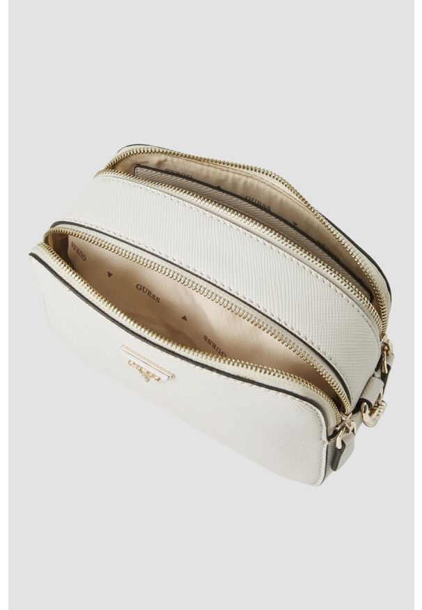 Guess - GUESS Biała kopertówka damska Noelle II. Kolor: biały. Materiał: skórzane