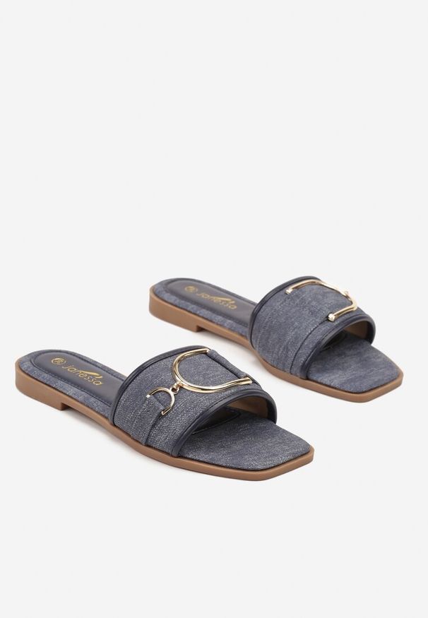 Renee - Niebieskie Klapki z Metaliczną Ozdobą Delsine. Okazja: na co dzień. Kolor: niebieski. Materiał: jeans. Wzór: aplikacja. Styl: casual
