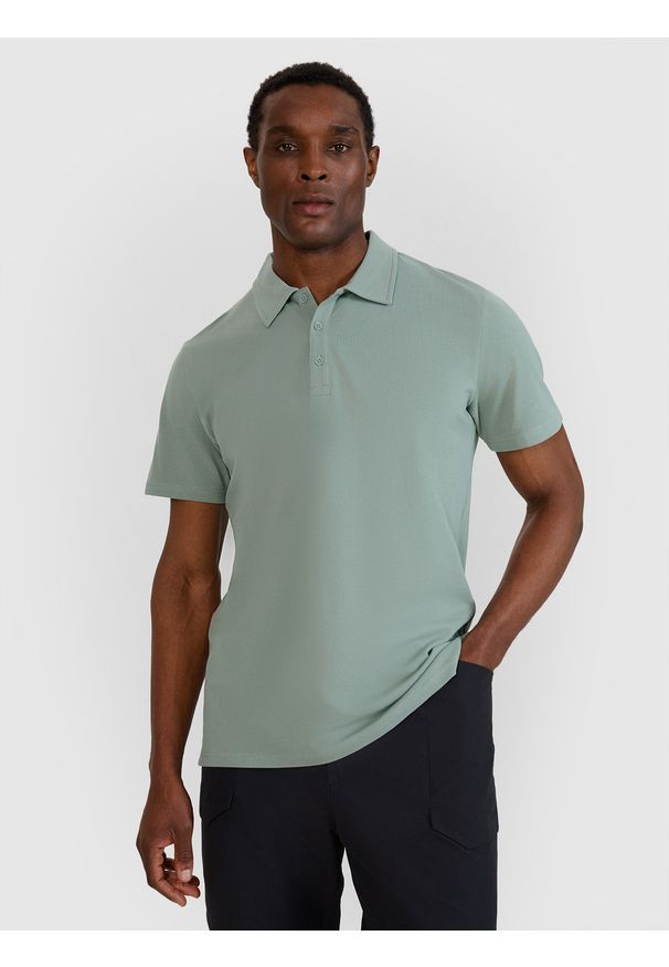 4f - 4F Koszulka polo regular męska - oliwkowa S. Okazja: na co dzień. Typ kołnierza: polo. Kolor: oliwkowy, brązowy, wielokolorowy. Materiał: dzianina, jersey, bawełna. Wzór: gładki, ze splotem. Styl: casual, klasyczny, sportowy