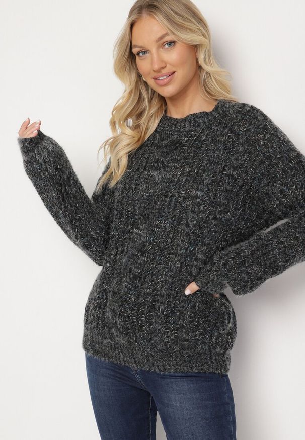 Born2be - Czarny Sweter z Wełną z Ozdobnym Splotem Abrenevia. Kolor: czarny. Materiał: wełna. Wzór: ze splotem. Sezon: zima