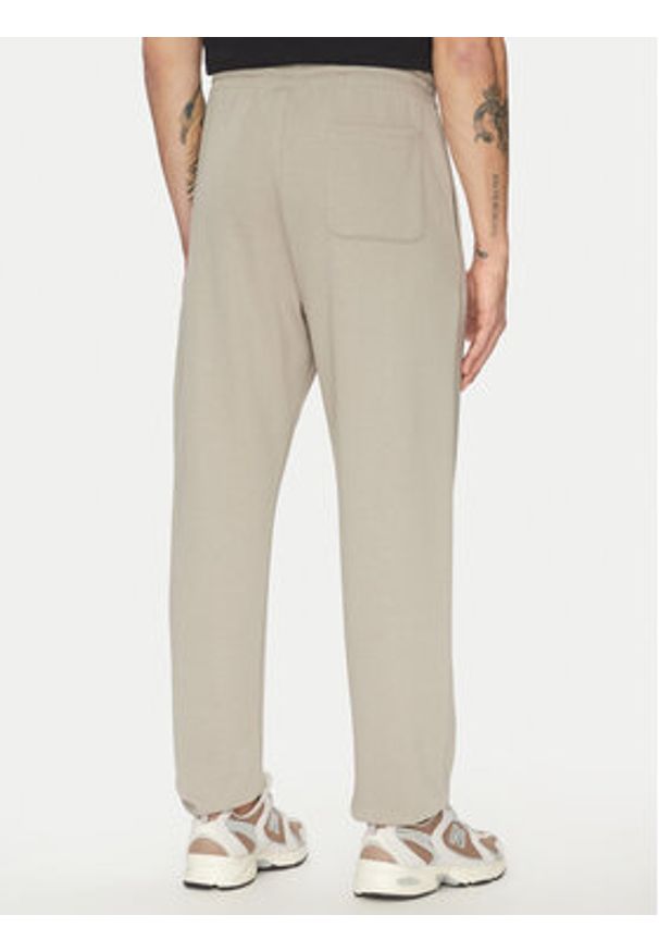 New Balance Spodnie dresowe Essentials MP41519 Beżowy Relaxed Fit. Kolor: beżowy. Materiał: bawełna, syntetyk