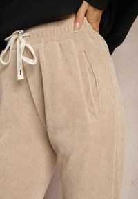 Renee - Ciemnobeżowe Dresowe Spodnie z Bawełną High Waist Wykończone w Pasie Gumką Ekadela. Stan: podwyższony. Kolor: beżowy. Materiał: bawełna, dresówka #3