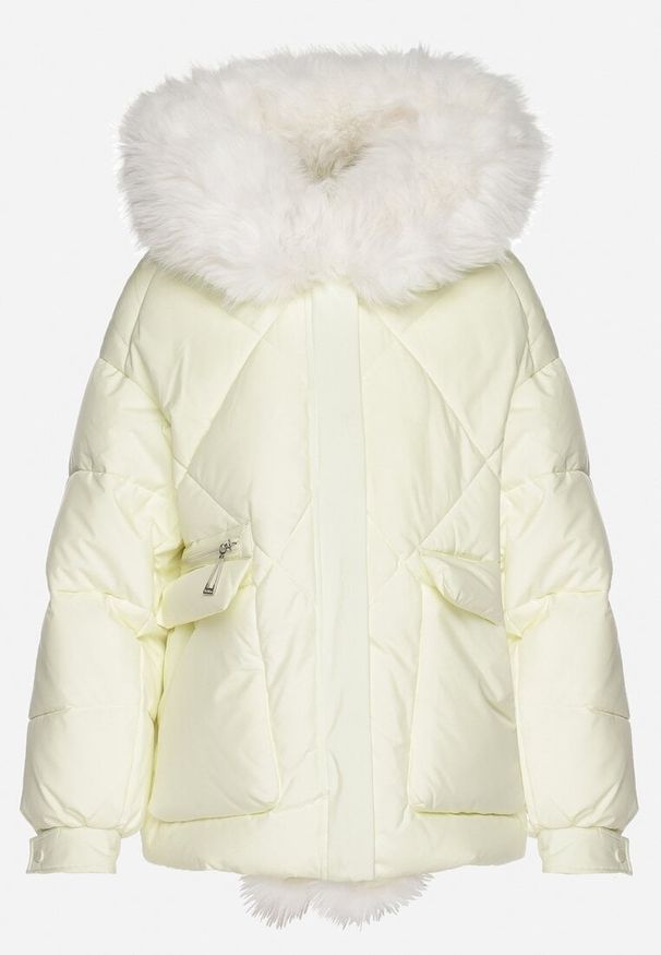 Born2be - Jasnożółta Pikowana Kurtka z Kapturem i Grubym Futrzanym Obszyciem z Możliwością Odpięcia Izarida. Typ kołnierza: kaptur. Kolor: żółty. Materiał: futro. Długość rękawa: długi rękaw. Długość: długie. Styl: elegancki, klasyczny