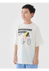4f - 4F T-shirt oversize z nadrukiem chłopięcy - biały 146 (10-11 lat). Okazja: na co dzień. Kolor: biały. Materiał: dzianina, bawełna, jersey. Długość rękawa: krótki rękaw. Długość: krótkie. Wzór: nadruk. Sezon: lato. Styl: klasyczny, sportowy, casual