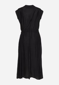 Born2be - Czarna Wiskozowa Sukienka o Koszulowym Kroju z Paskiem w Talii Mareviana. Kolor: czarny. Materiał: wiskoza. Typ sukienki: koszulowe. Styl: klasyczny #7