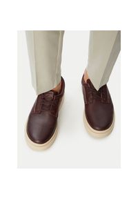 Półbuty Clarks. Kolor: brązowy #1