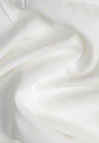 Renee - Biała Rozkloszowana Spódnica Maxi z Wiskozy z Materiałowymi Paskami Wintelis. Okazja: na imprezę, na co dzień, na spotkanie biznesowe. Kolor: biały. Materiał: materiał, wiskoza. Wzór: kolorowy, paski. Sezon: lato. Styl: wakacyjny, casual, biznesowy, elegancki #7