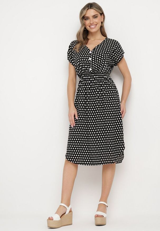 Born2be - Czarna Bawełniana Sukienka z Gumką w Pasie i Falbanką Romilla. Kolor: czarny. Materiał: bawełna. Sezon: lato. Styl: wizytowy