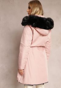 Renee - Różowa Dwustronna Kurtka ze Ściągaczem i Kapturem z Futerkiem Divya. Kolor: różowy. Materiał: futro. Styl: elegancki #3
