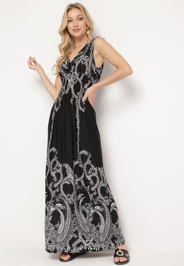 Born2be - Czarna Sukienka z Ornamentalnym Wzorem Gumką w Talii i Sznurkami na Ramionach Avemina. Kolor: czarny. Styl: klasyczny, elegancki