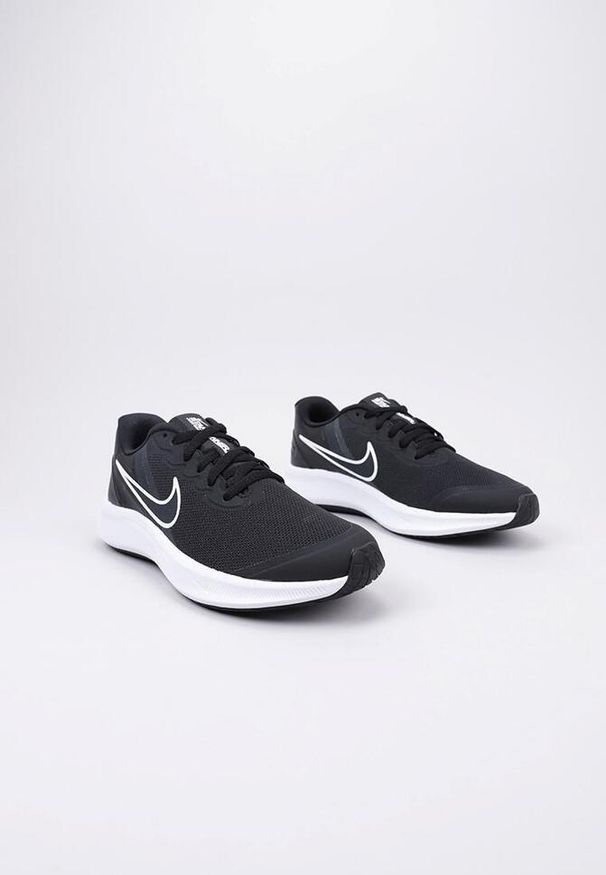 Buty do biegania dla dzieci Nike Star Runner 3 GS. Zapięcie: sznurówki. Kolor: czarny. Materiał: syntetyk, tkanina, materiał. Szerokość cholewki: normalna