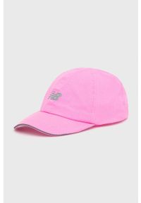New Balance czapka kolor różowy z nadrukiem. Kolor: różowy. Materiał: materiał. Wzór: nadruk