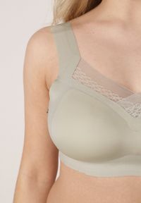 Born2be - Zielony Biustonosz Sportowy z Siateczką i Usztywnionymi Miseczkami Zerirae. Kolor: zielony. Materiał: dresówka. Rodzaj stanika: wyciągane miseczki #6